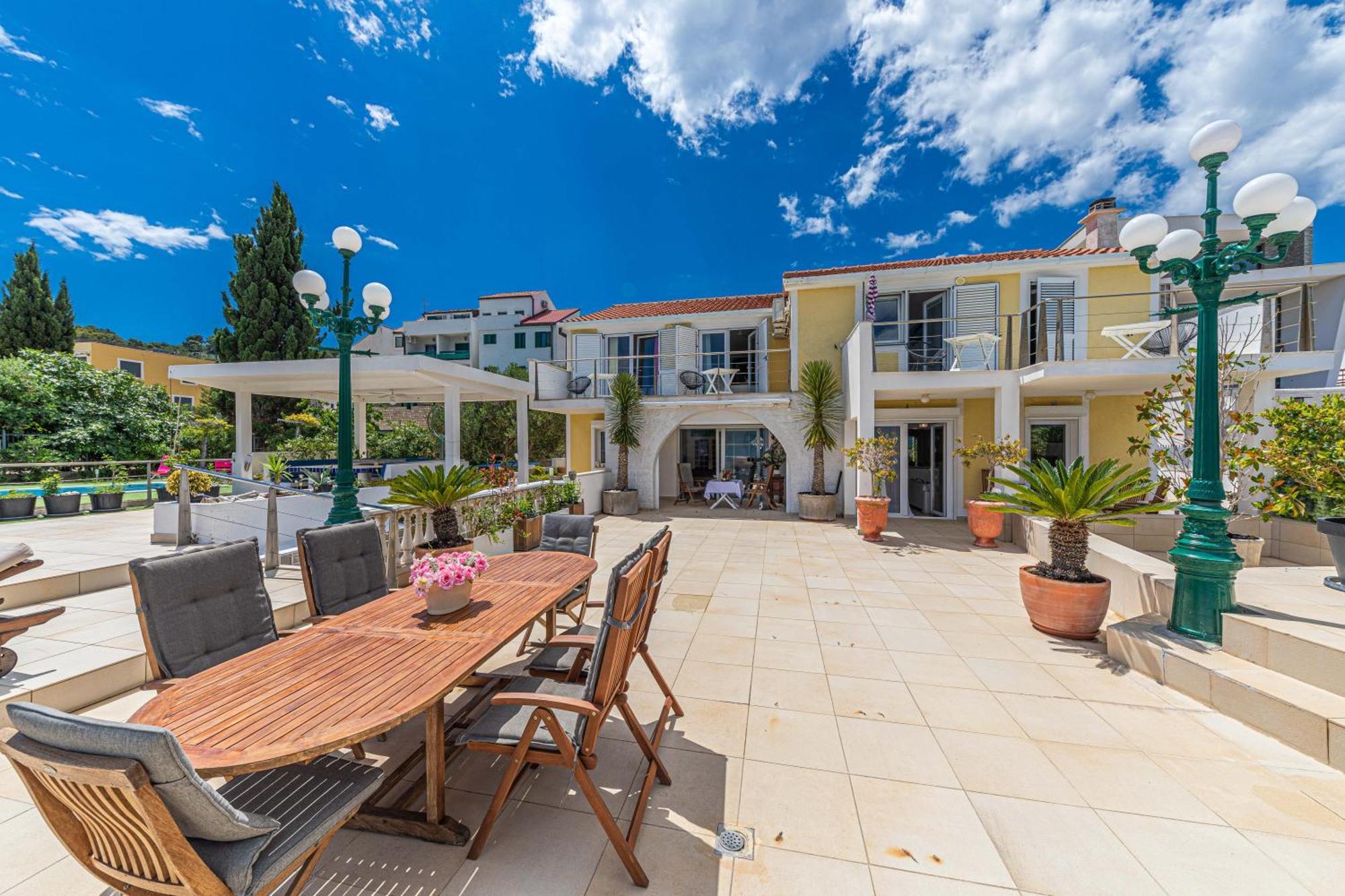 Villa Unique Sur La Plage Pour Des Vacances Inoubliables En Famille Ou Entre Amis Pour 10 Personnes Slatine Exterior foto
